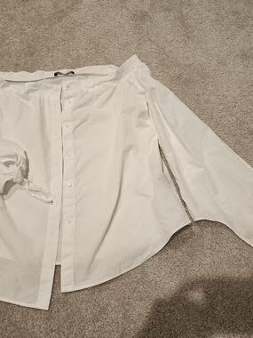 Messbebe White Off-Shoulder Button-Up Shirt